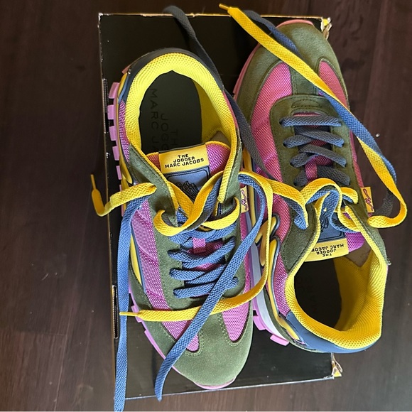 Sneakers - Picture 3 of 7